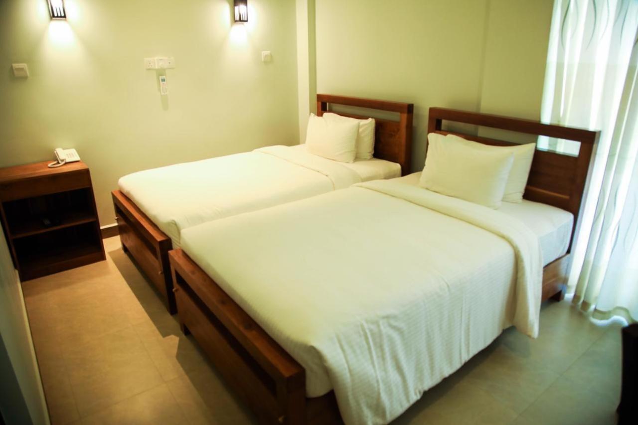 Sobaya Hotel Канді Екстер'єр фото