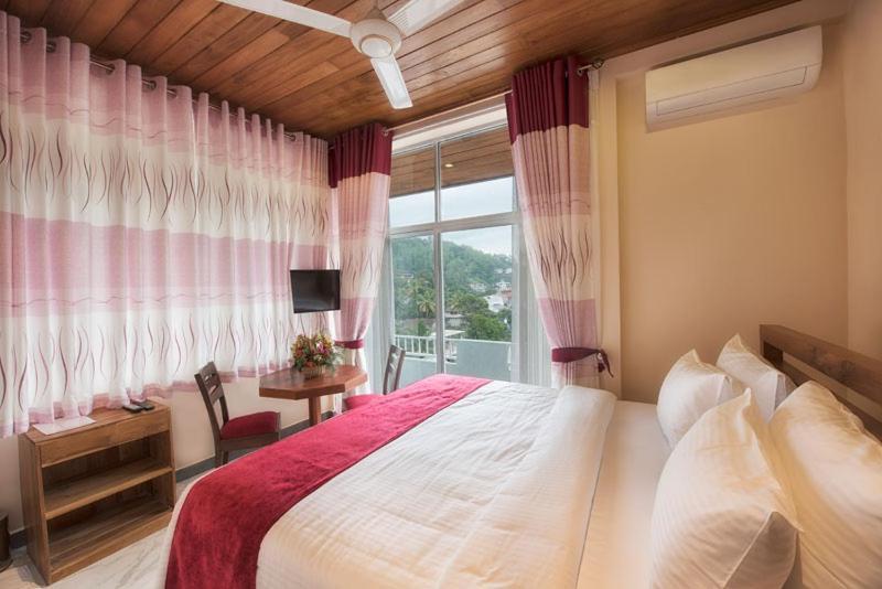 Sobaya Hotel Канді Екстер'єр фото