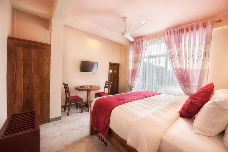 Sobaya Hotel Канді Екстер'єр фото
