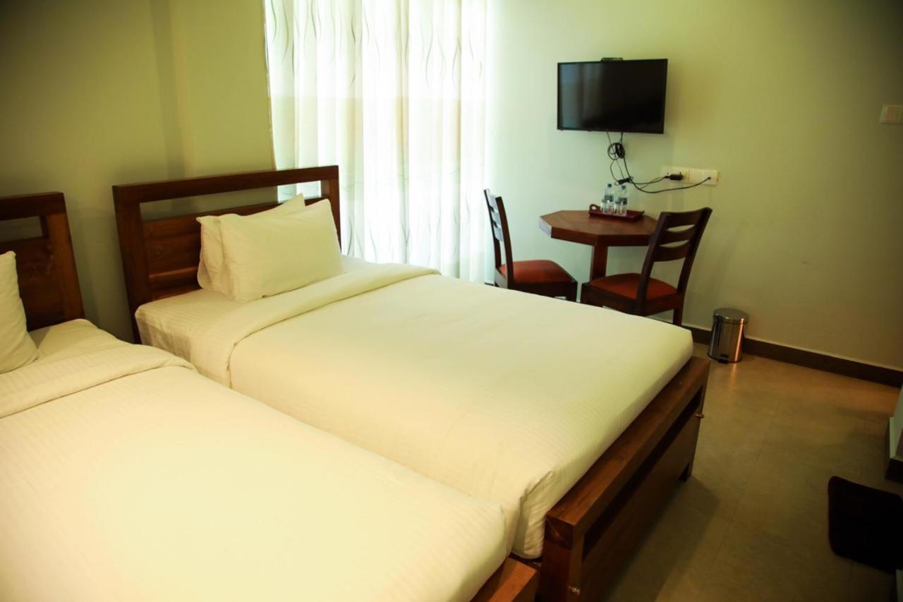 Sobaya Hotel Канді Екстер'єр фото